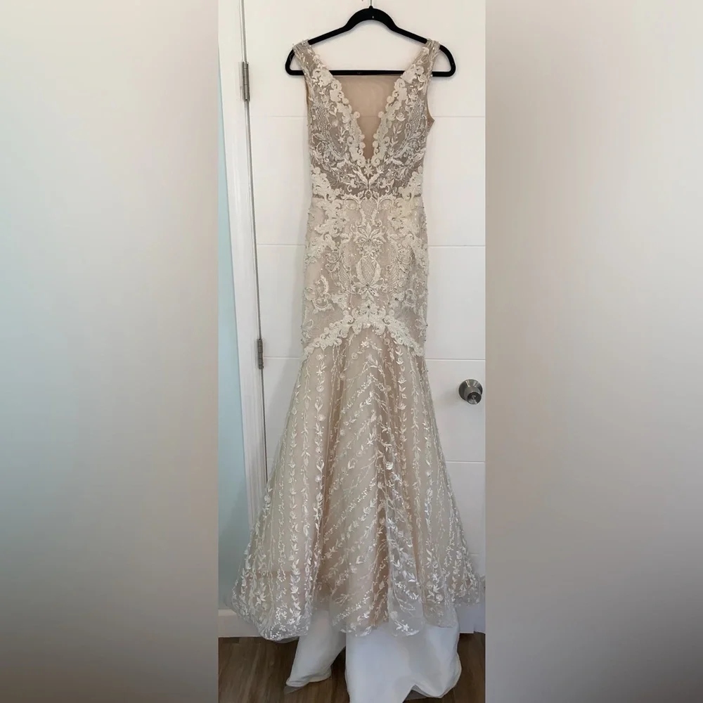 Milla Nova Briana Wedding Gown Lace 36 - Picture 5 of 13